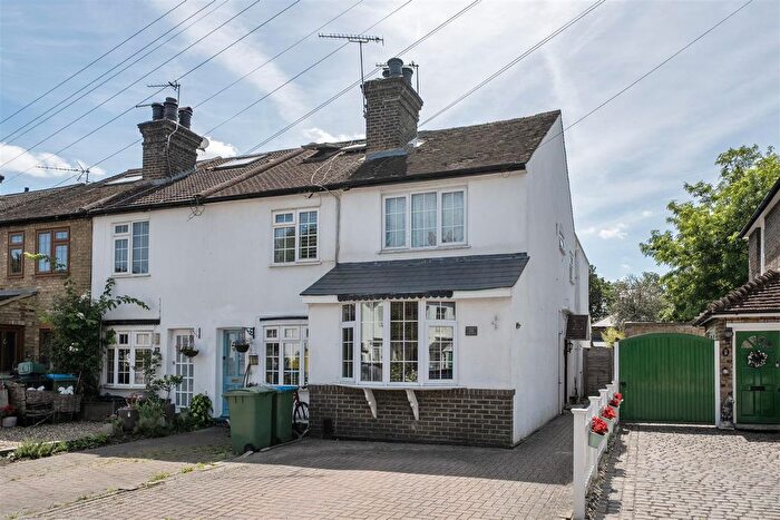 3 Bedroom End Of Terrace House For Sale In Rushett Close, Thames Ditton, KT7