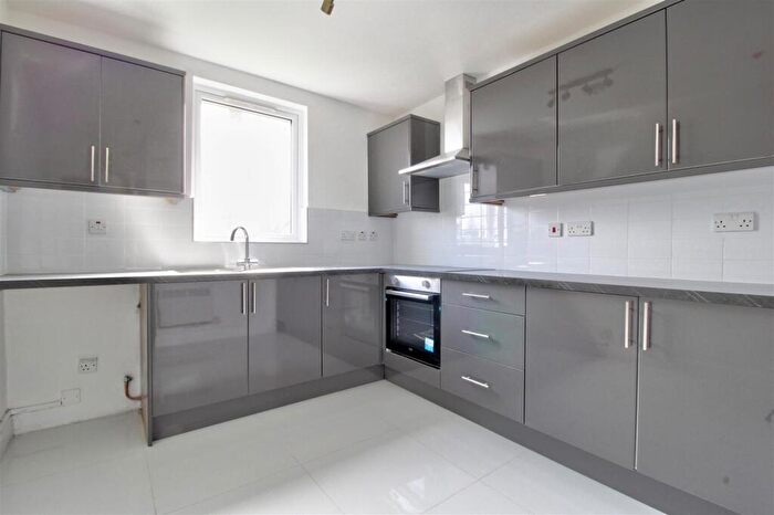 2 Bedroom Apartment To Rent In Redlands Road, Penarth, CF64
