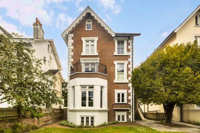 1 Bedroom Flat To Rent In Oak Hill Road, Surbiton, KT6