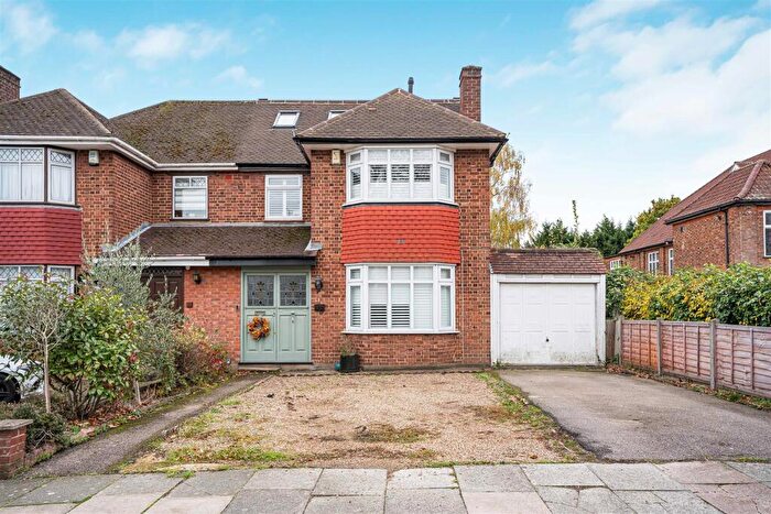 4 Bedroom Semi Detached House For Sale In Merrivale, Oakwood, N14