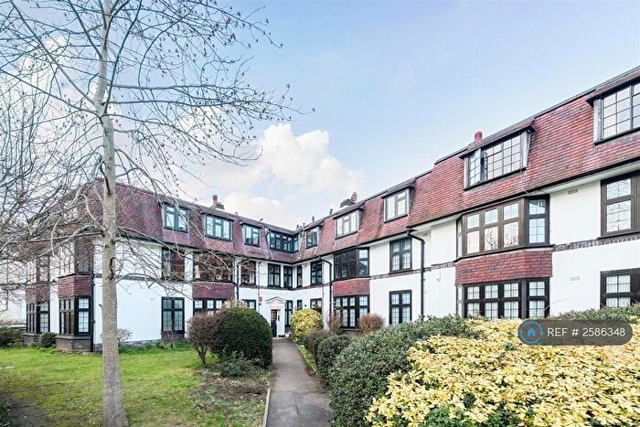 2 Bedroom Flat To Rent In Effingham Lodge, Kingston Upon Thames, KT1