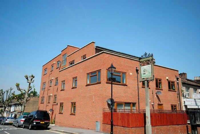 1 Bedroom Flat To Rent In Gibbon Road London, SE15