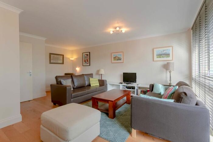 3 Bedroom Maisonette To Rent In Barandon Walk, London, W11