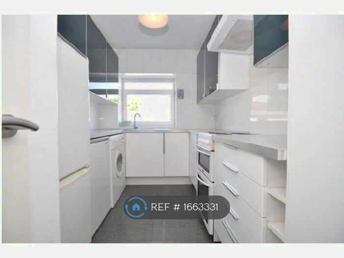2 Bedroom Flat To Rent In Morden Road, London, SW19