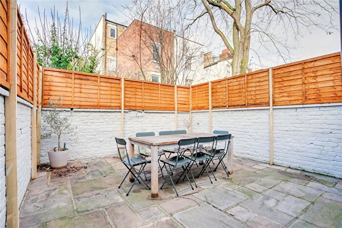 3 Bedroom Flat To Rent In Oakbury Road, Sands End, SW6