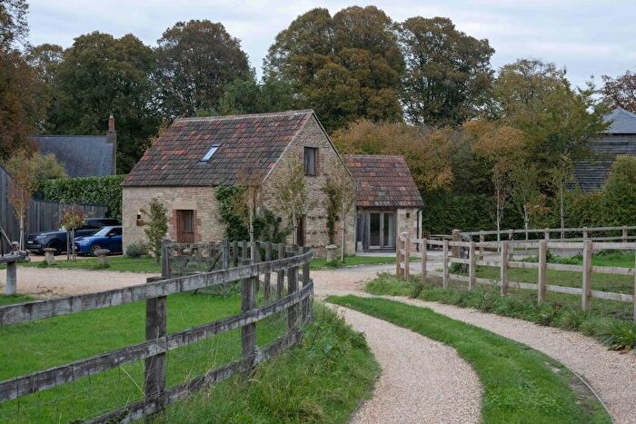 2 Bedroom Cottage To Rent In The Butts, SN14
