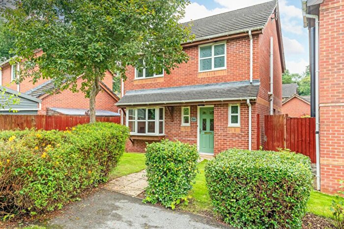 3 Bedroom Detached House For Sale In The Oaks, Trevor, LL20