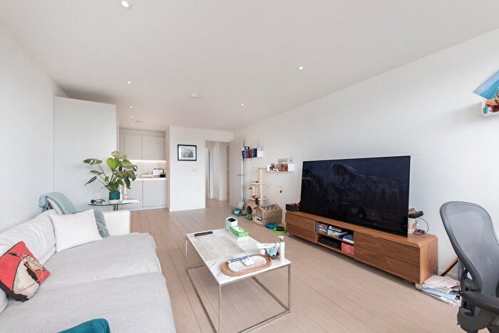 2 Bedroom Flat For Sale In Packington Square, London, N1
