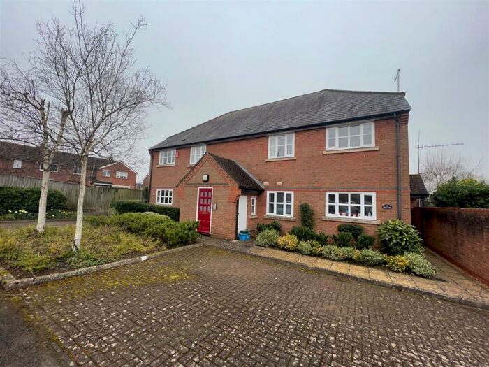 2 Bedroom Flat To Rent In Horn Lane, Stony Stratford, Milton Keynes, MK11