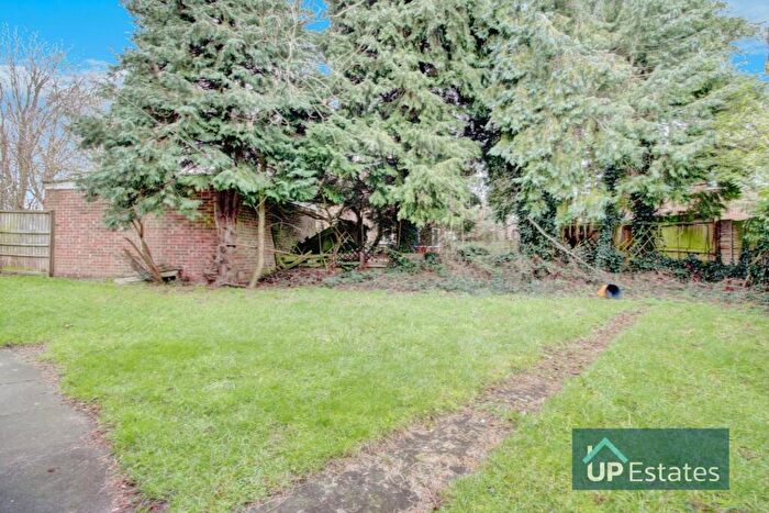 4 Bedroom Detached House For Sale In Grasscroft Drive, Cheylesmore, Coventry, CV3