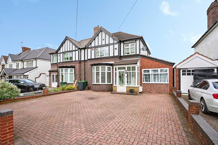 3 Bedroom Semi Detached House For Sale In Hollyhedge Road, West Bromwich, B71