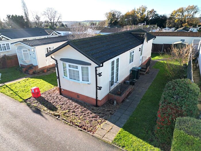 2 Bedroom Park Home For Sale In Grosvenor Avenue, Kings Langley, Hertfordshire, WD4