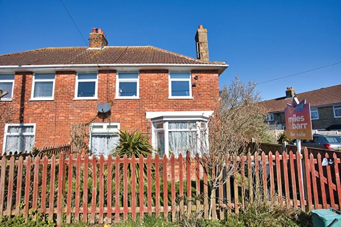 3 Bedroom Semi-Detached House For Sale In Fairview Road, Elvington, CT15