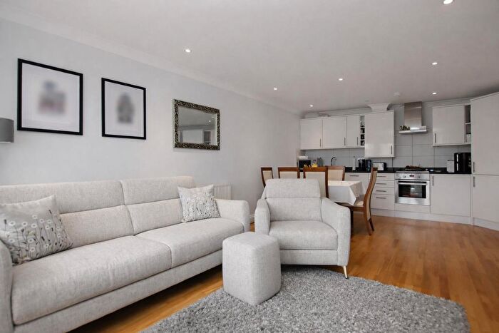 2 Bedroom Flat For Sale In Williow Tree Court, Balmoral Drive, Borehamwood, WD6