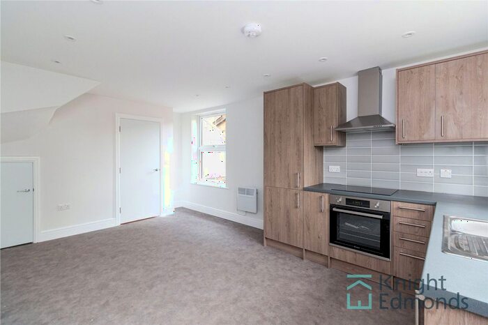 2 Bedroom Flat To Rent In Buckland Road, Maidstone, ME16