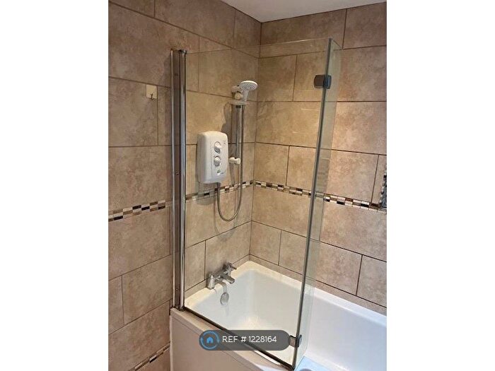 3 Bedroom Semi-Detached House To Rent In School Street, Willenhall, WV13