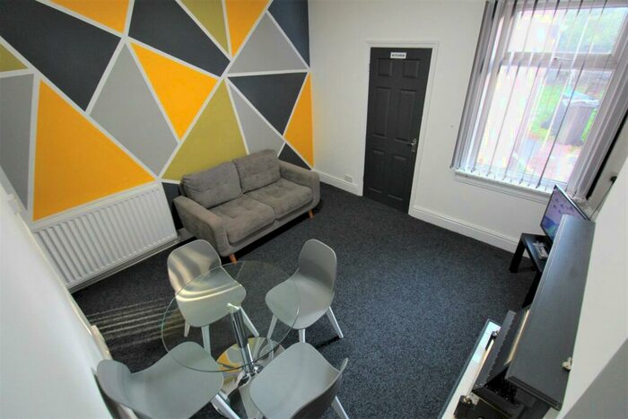 2 Bedroom House To Rent In Milner Road, Birmingham, B29