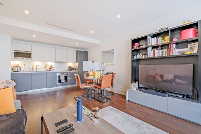 1 Bedroom Flat For Sale In Maine Tower, Docklands, London, E14