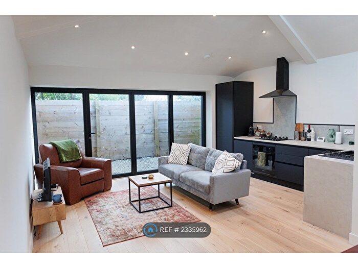 1 Bedroom Detached House To Rent In Homewood Road, Langton Green, TN3