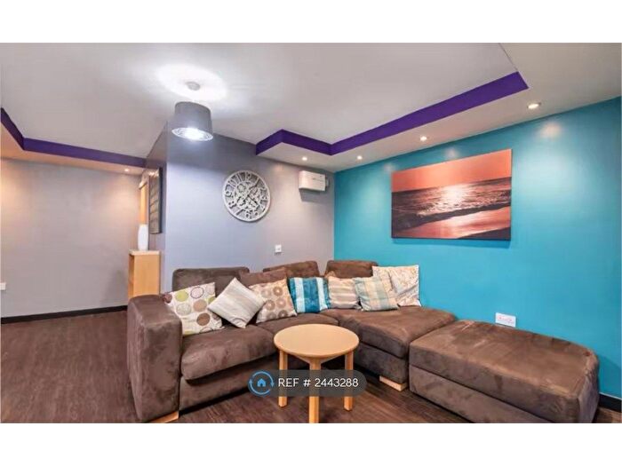 2 Bedroom Flat To Rent In Shields Road, Newcastle Upon Tyne, NE6