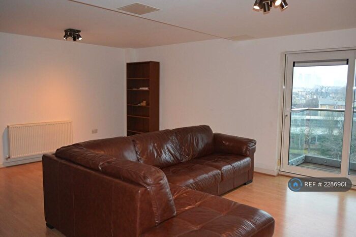 2 Bedroom Flat To Rent In Commercial Road, London, E14