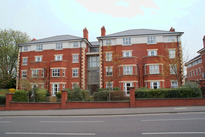 2 Bedroom Flat To Rent In Westley Heights, Warwick Road, Solihull, West Midlands, B92