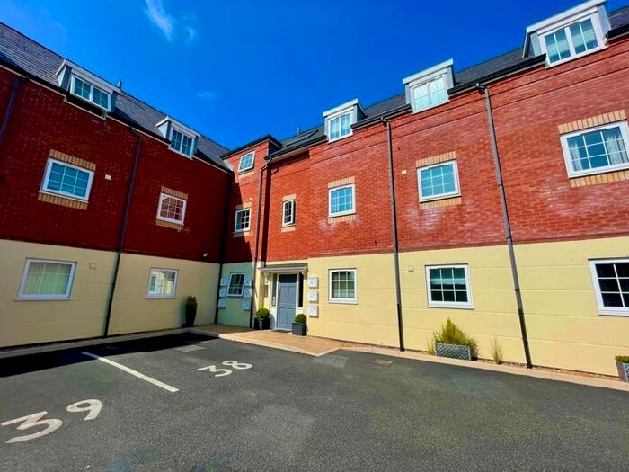 2 Bedroom Flat To Rent In Kings Park, Leigh, WN7