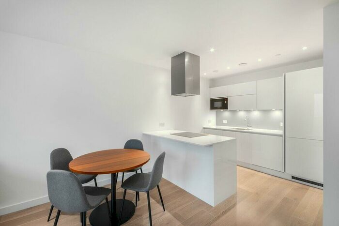 2 Bedroom Flat To Rent In City North Place London, N4