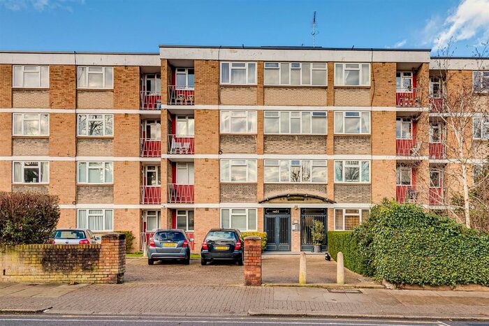 Studio To Rent In Keswick Road, London, SW15