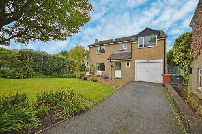 5 Bedroom Detached House For Sale In Brackenley Crescent Embsay, BD23