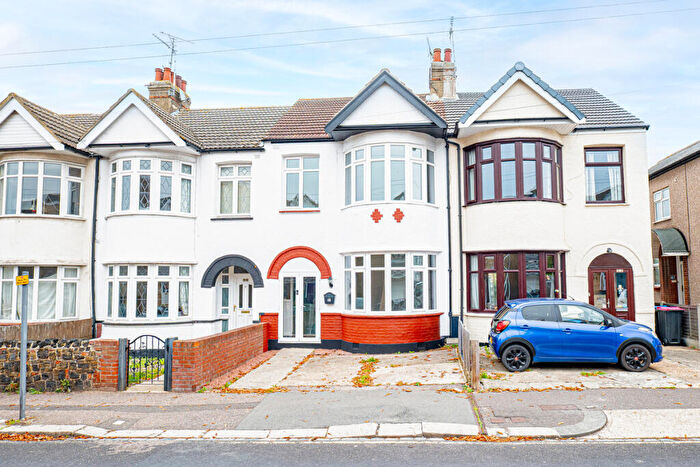 3 Bedroom Terraced House For Sale In Priory Avenue, Southend-on-sea, SS2