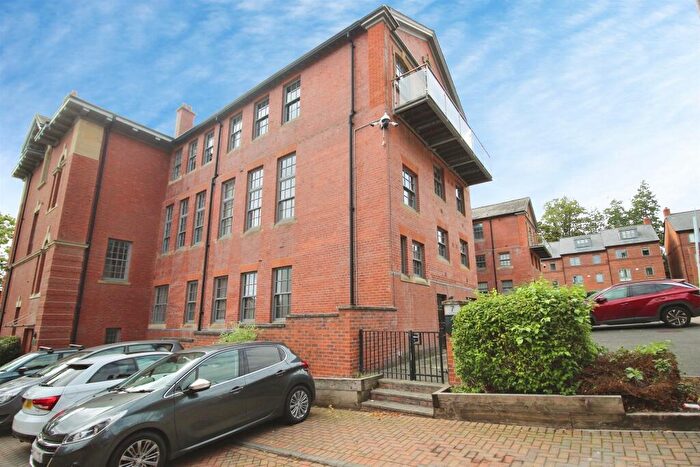 2 Bedroom Maisonette For Sale In Victoria Gardens, Hyde Park, Leeds, LS6