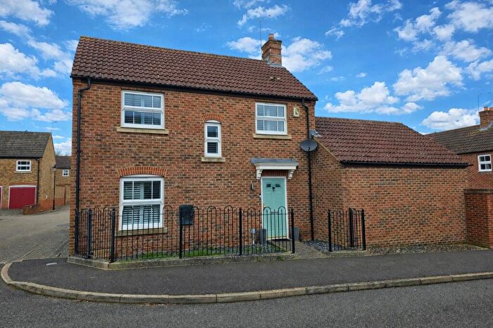 3 Bedroom Detached House For Sale In Cavendish Way, Aylesbury, HP19
