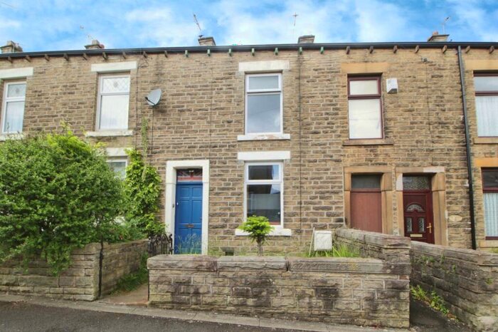 3 Bedroom Terraced House To Rent In Sunlaws Street, Glossop, Derbyshire, SK13