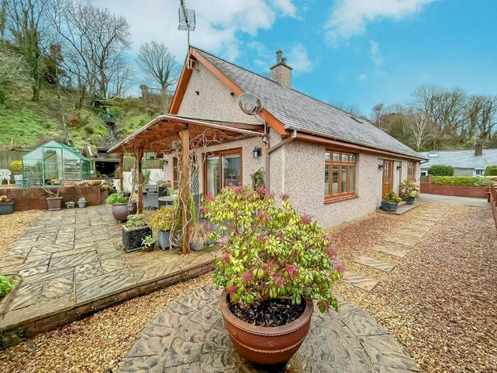4 Bedroom Bungalow For Sale In Penrallt Estate, Llanystumdwy, Criccieth, LL52
