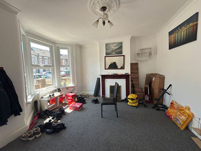 3 Bedroom Semi-Detached House To Rent In Ilford, IG1