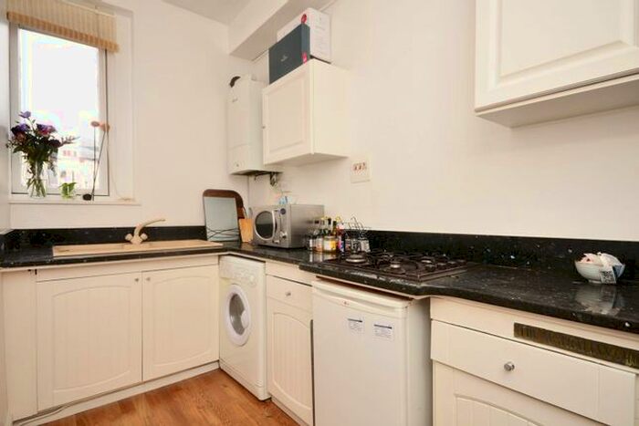 1 Bedroom Flat To Rent In Gloucester Terrace, Bayswater, London, W2