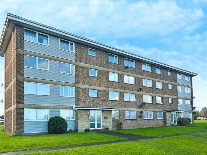 2 Bedroom Apartment For Sale In The Green, Cowes, Isle Of Wight, PO31