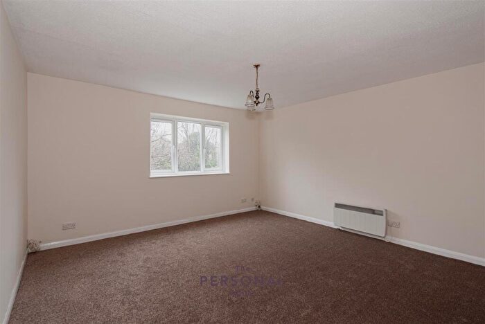 1 Bedroom Flat For Sale In Heron Close, Cheam, Sutton, SM1