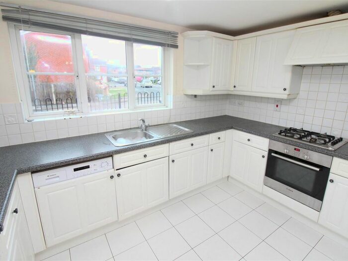 3 Bedroom Terraced House To Rent In Markyate Road, Becontree, Dagenham, RM8