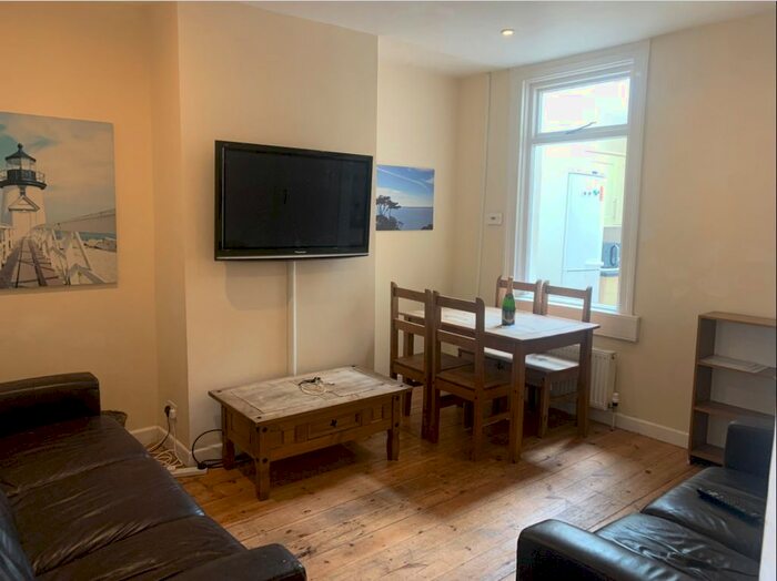 5 Bedroom Terraced House To Rent In South Avenue, Bath BA2