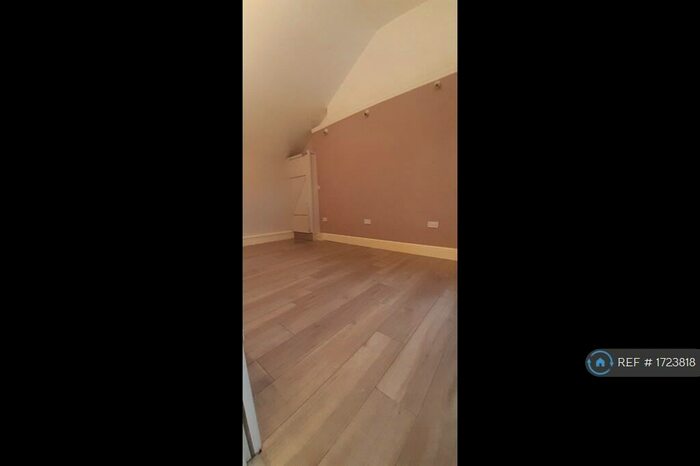 1 Bedroom Bungalow To Rent In Salisbury Street, Hadfield, Glossop, SK13