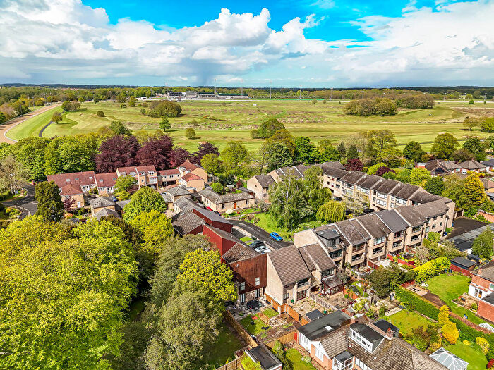 2 Bedroom Flat For Sale In Low Gosforth Court, Melton Park, Gosforth, Newcastle Upon Tyne, NE3