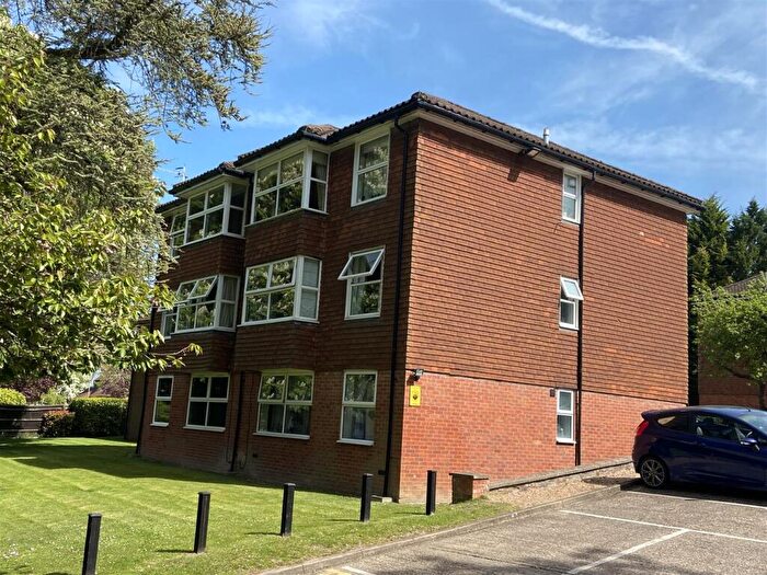 2 Bedroom Flat To Rent In Coningsby Road, High Wycombe, HP13