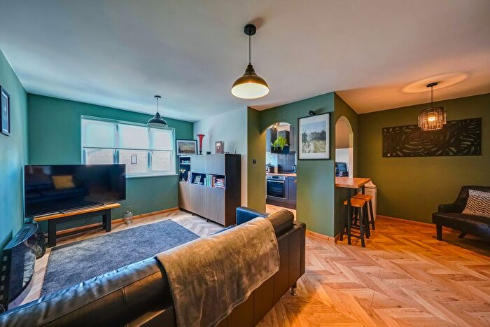 1 Bedroom Flat For Sale In Martin Close, London, N9
