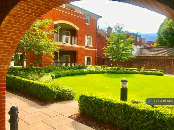 1 Bedroom Flat To Rent In Atwell Court, London, N12