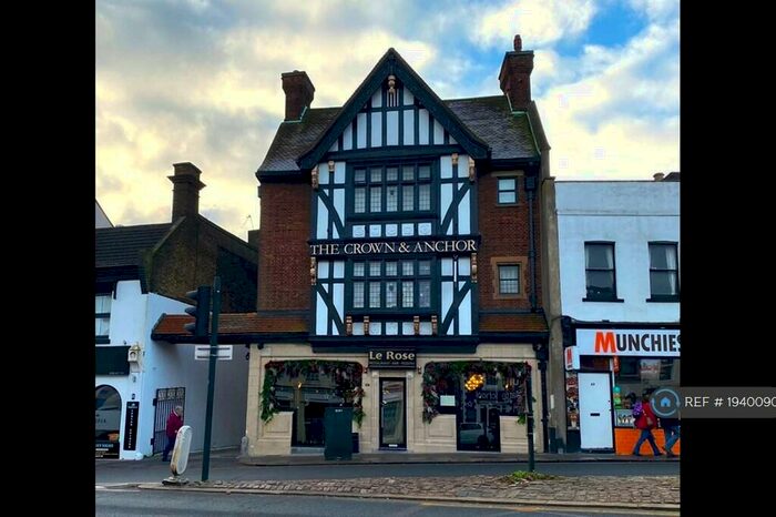 2 Bedroom Flat To Rent In High Barnet, North London, EN5