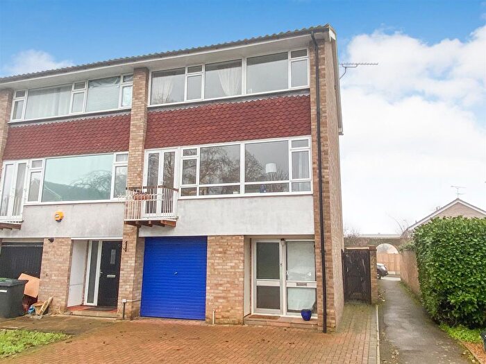 3 Bedroom End Terrace House For Sale In Rookery Court, Marlow, SL7