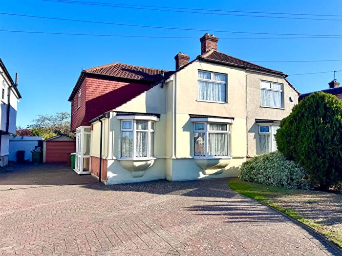 3 Bedroom Semi-Detached House For Sale In Belvedere Road, Bexleyheath, DA7