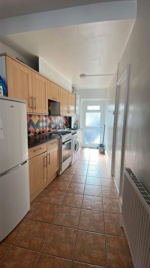 2 Bedroom Flat To Rent In Clifton Road, Ilford, Essex, IG2